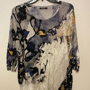 Great color scheme and super comfy top